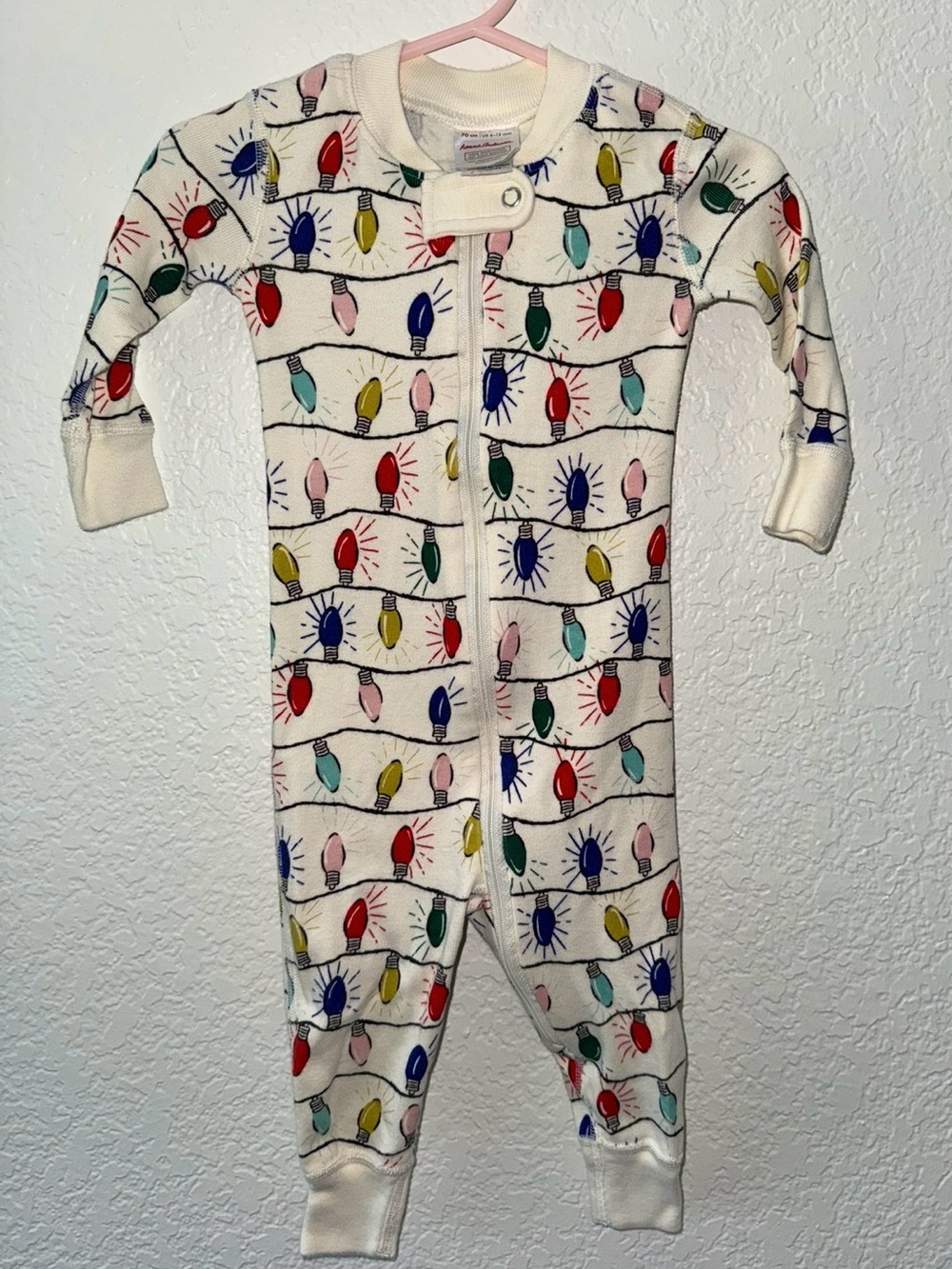 Hanna Andersson Cream One-Piece Footie Pajamas with Multicolor Holiday Lights